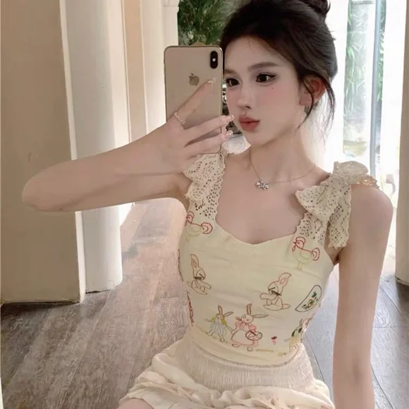 Adorable rabbit and first animals crop top with lace sleeve size medium - Picture 3 of 6